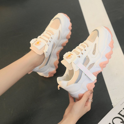 Νέο μοντέλο γυναικεία αθλητικά παπούτσια με κέντημα και τραχιά σόλα