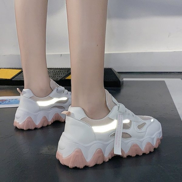 Νέο μοντέλο γυναικεία αθλητικά παπούτσια με κέντημα και τραχιά σόλα