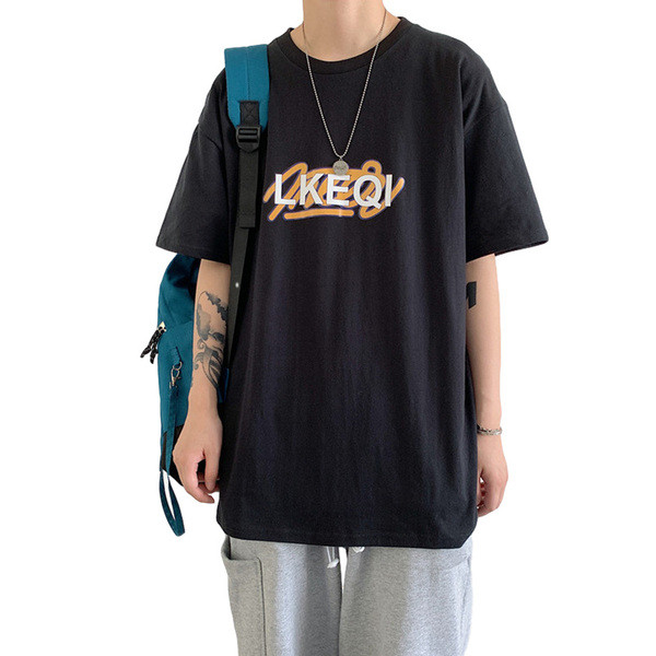 Széles, feliratos póló rövid ujjal