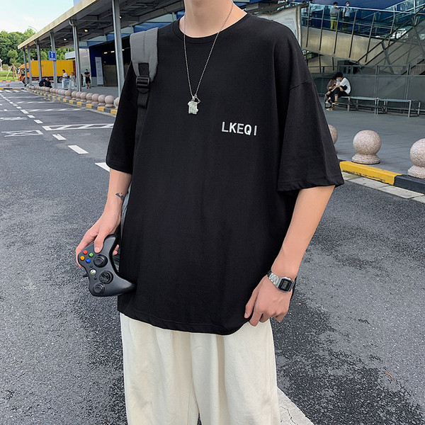 Lai tekstide ja lühikeste varrukatega T-särk meestele