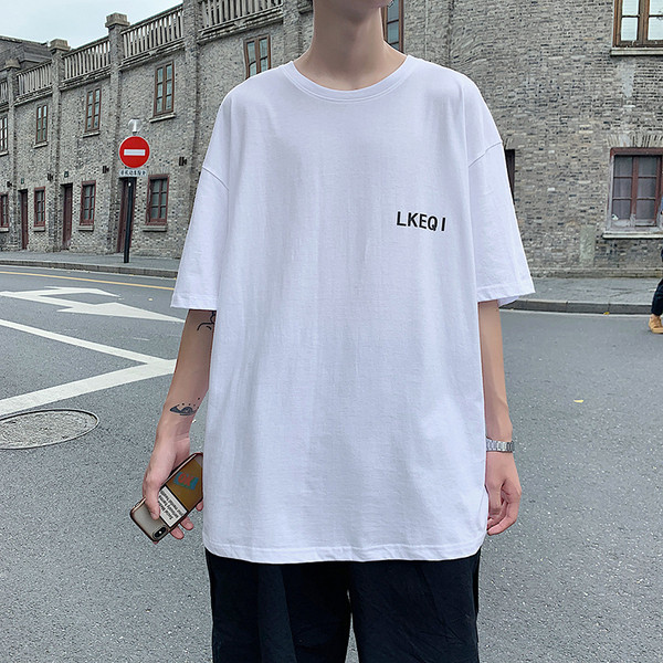 Lai tekstide ja lühikeste varrukatega T-särk meestele