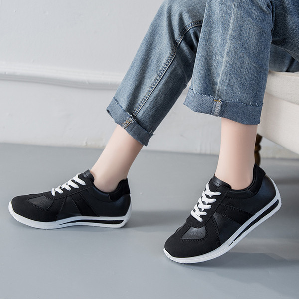 Női alkalmi tornacipő fehér és fekete színben