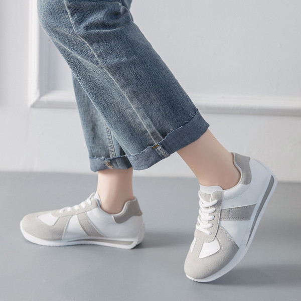 Női alkalmi tornacipő fehér és fekete színben