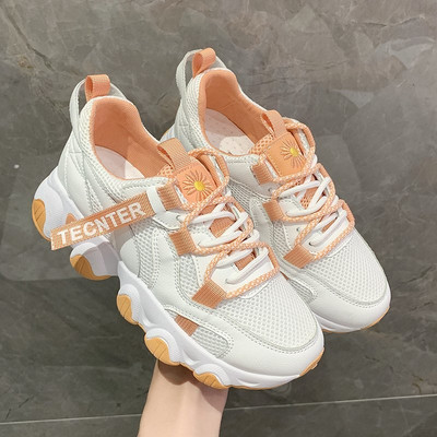 Új női tornacipő modell durva talppal és hímzéssel