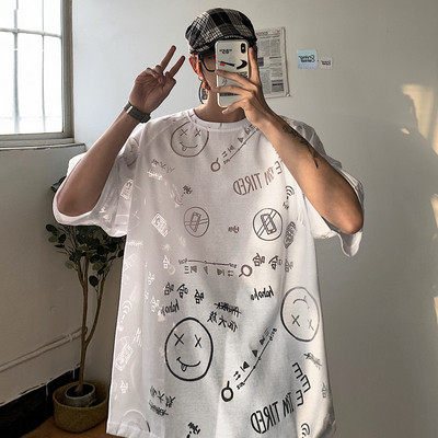 Modern férfi, széles ujjú póló rövid ujjal és ovális nyakkivágással