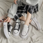 Casual γυναικεία αθλητικά παπούτσια σε λευκό και μαύρο με κορδόνια