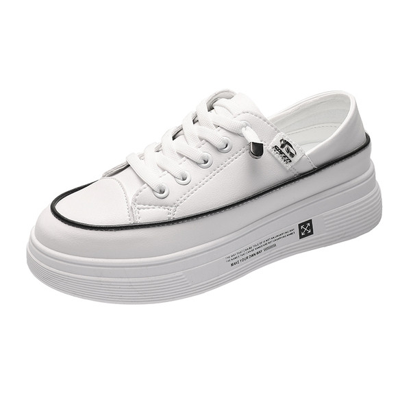 Casual γυναικεία αθλητικά παπούτσια σε λευκό και μαύρο με κορδόνια