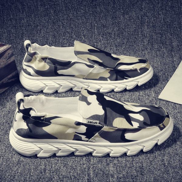 Ανδρικά μοκασίνια καμουφλάζ με τραχιά σόλα