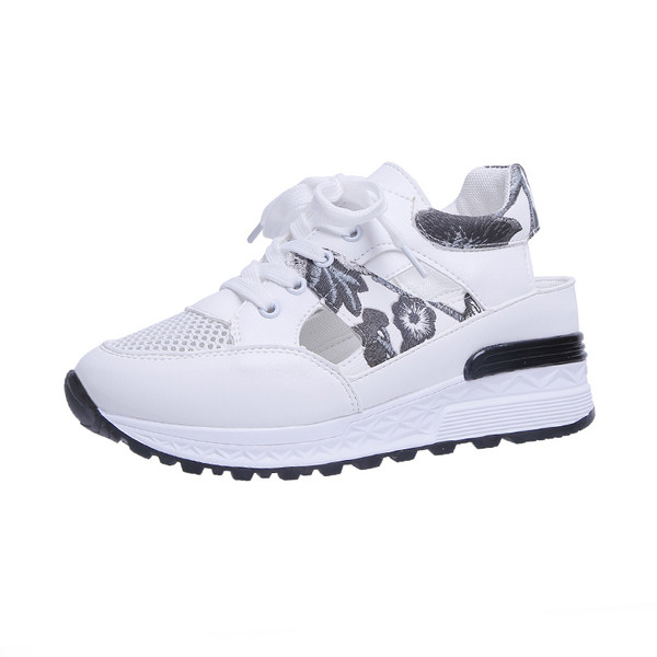 Női tornacipők új modellje, eko bőrből készült vágott részekkel