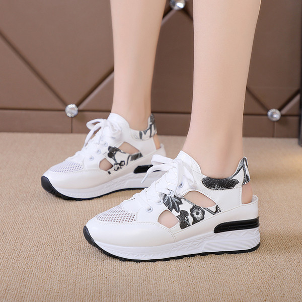 Női tornacipők új modellje, eko bőrből készült vágott részekkel