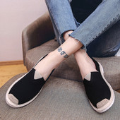 Ανδρικά μοκασίνια από μοντέρνο ύφασμα με επίπεδη σόλα