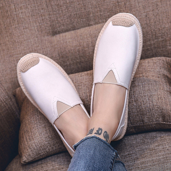 Ανδρικά μοκασίνια από μοντέρνο ύφασμα με επίπεδη σόλα