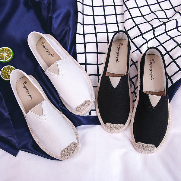 Ανδρικά μοκασίνια από μοντέρνο ύφασμα με επίπεδη σόλα