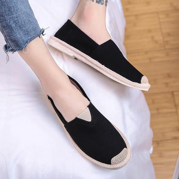 Ανδρικά μοκασίνια από μοντέρνο ύφασμα με επίπεδη σόλα