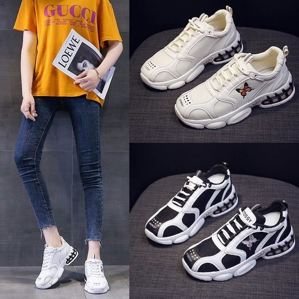 Modern női tornacipő pillangó elemmel