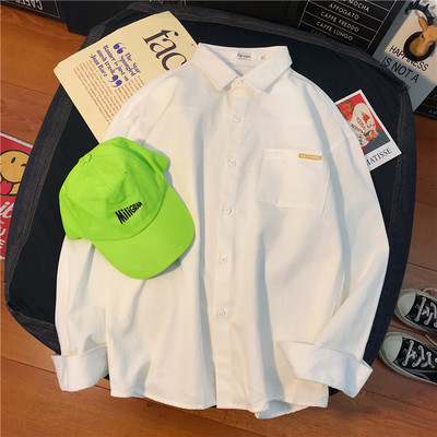 Ανδρικό πουκάμισο με κλασικό γιακά, μακριά μανίκια και τσέπη