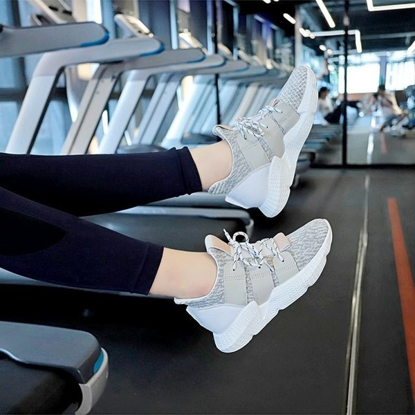 Γυναικεία αθλητικά παπούτσια με σόλα από καουτσούκ