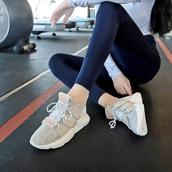 Γυναικεία αθλητικά παπούτσια με σόλα από καουτσούκ