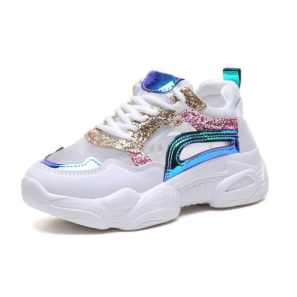 Νέο μοντέλο γυναικεία αθλητικά παπούτσια με γυαλιστερά στοιχεία και τραχιά σόλα
