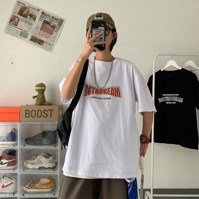 Lai tekstide ja lühikeste varrukatega T-särk