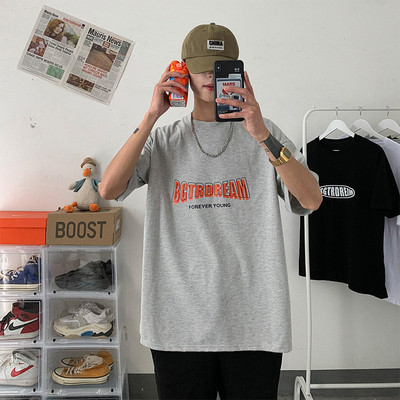 Lai tekstide ja lühikeste varrukatega T-särk