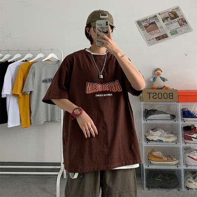 Lai tekstide ja lühikeste varrukatega T-särk