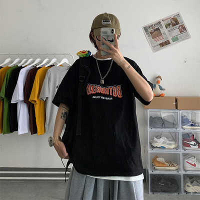 Lai tekstide ja lühikeste varrukatega T-särk