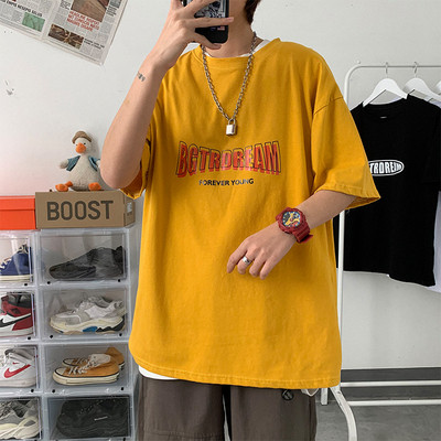 Lai tekstide ja lühikeste varrukatega T-särk