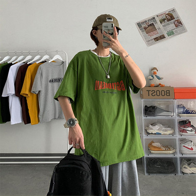 Lai tekstide ja lühikeste varrukatega T-särk