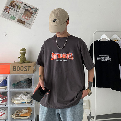 Lai tekstide ja lühikeste varrukatega T-särk