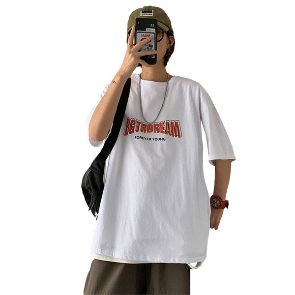 Lai tekstide ja lühikeste varrukatega T-särk