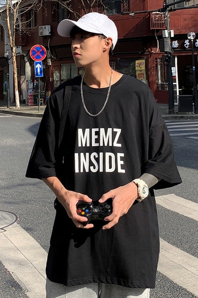 Lai suvine kirjadega T-särk