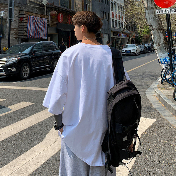 Lai suvine kirjadega T-särk