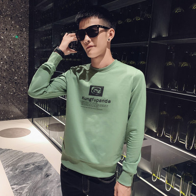 Ανδρική μπλούζα με επιγραφή, οβάλ ντεκολτέ και τύπωμα