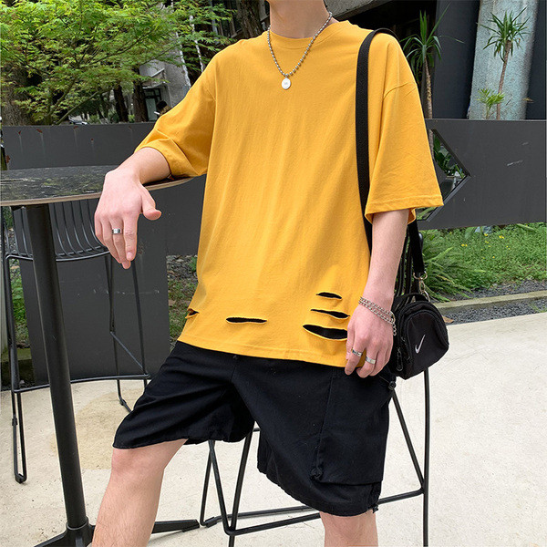 Nyári póló szakadt motívumokkal