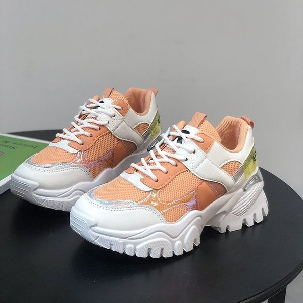 Γυναικεία μοντέρνα πάνινα παπούτσια με τραχιά σόλα