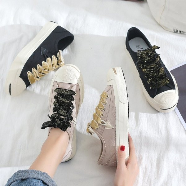 Új modell női tornacipők lapos talppal és színes nyakkendőkkel