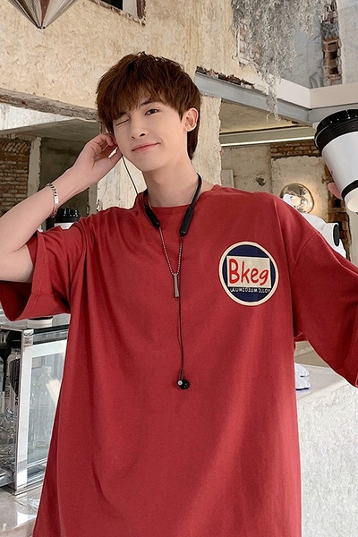 Aplikatsiooniga vabaaja t-särk meestele