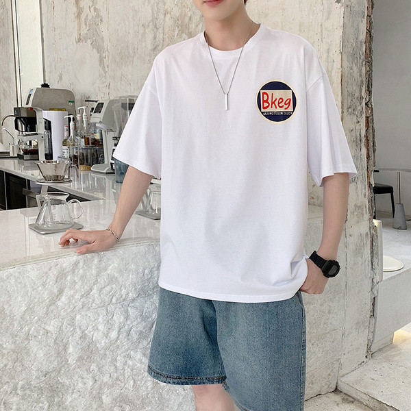 Aplikatsiooniga vabaaja t-särk meestele