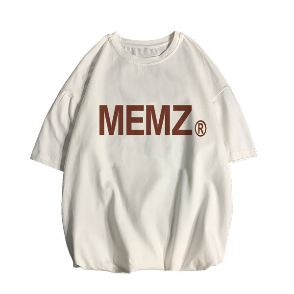 Suvine vabaaja t-särk kirjadega