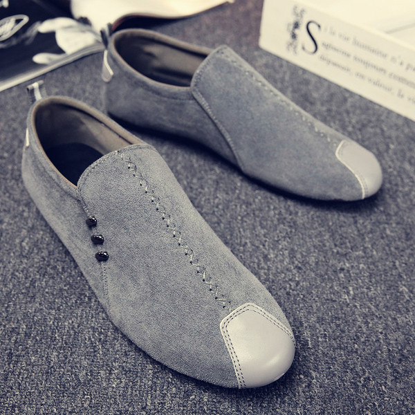 Μοντέρνα ανδρικά μοκασίνια από οικολογικό σουέτ με επίπεδη σόλα