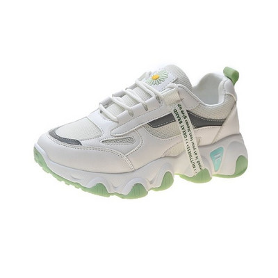 Γυναικεία μοντέρνα αθλητικά παπούτσια με χρωματιστά κεντήματα