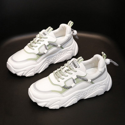 Γυναικεία αθλητικά παπούτσια από υφάσματα και οικολογικό δέρμα με τραχιά σόλα