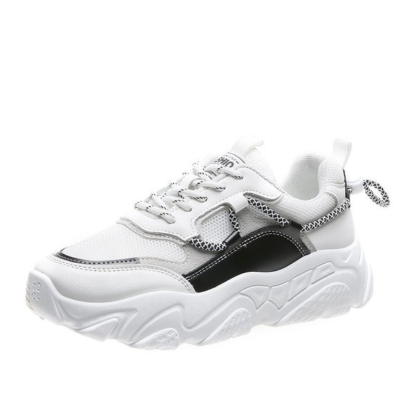 Γυναικεία αθλητικά παπούτσια από υφάσματα και οικολογικό δέρμα με τραχιά σόλα