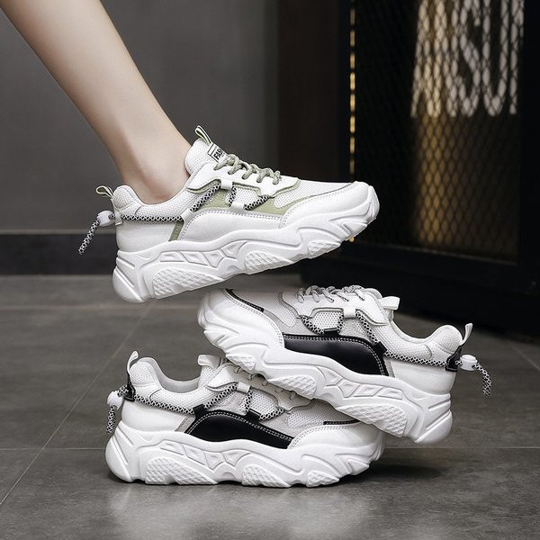 Γυναικεία αθλητικά παπούτσια από υφάσματα και οικολογικό δέρμα με τραχιά σόλα