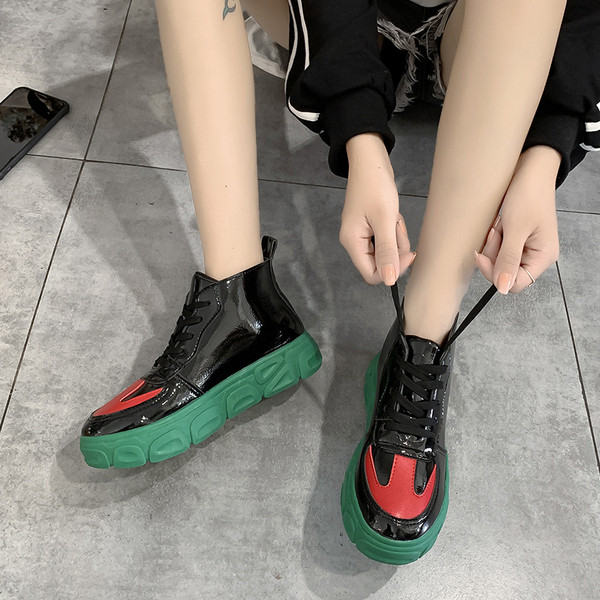 Νέο μοντέλο γυναικεία αθλητικά παπούτσια με τραχιά σόλα