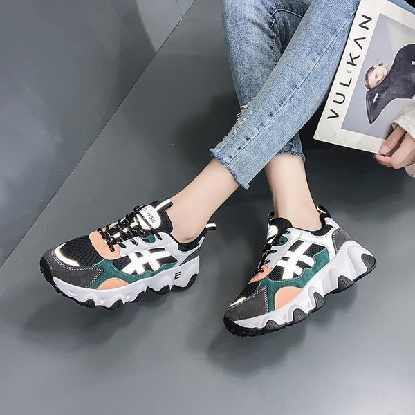 Modern női tornacipő ökobőr elemmel