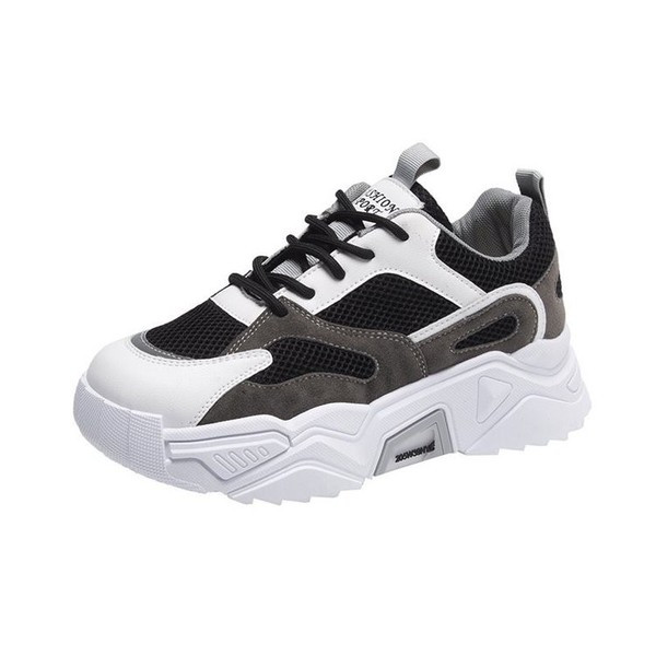 Naiste moodsad kõrge tallaga tossud