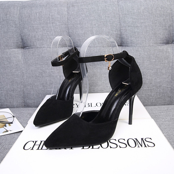 Naiste kõrge kontsaga kingad - terava otsaga mudel