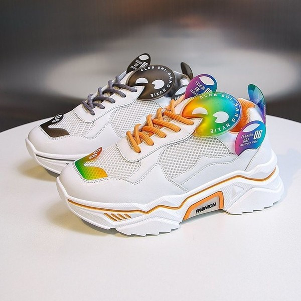 Γυναικεία μοντέρνα αθλητικά παπούτσια με ψηλή σόλα